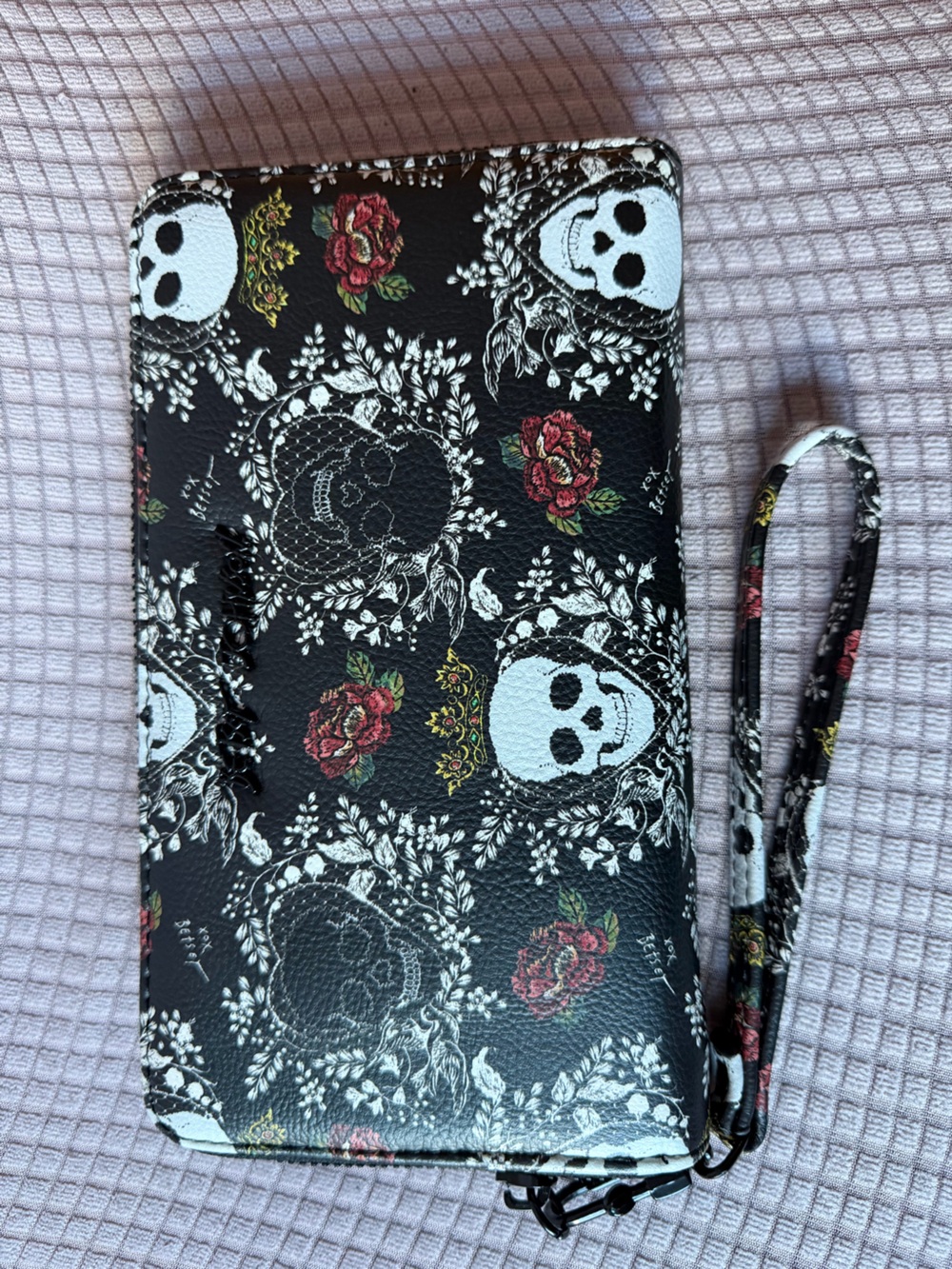 Betsey Johnson Black Skull & Rose Wristlet Clutch